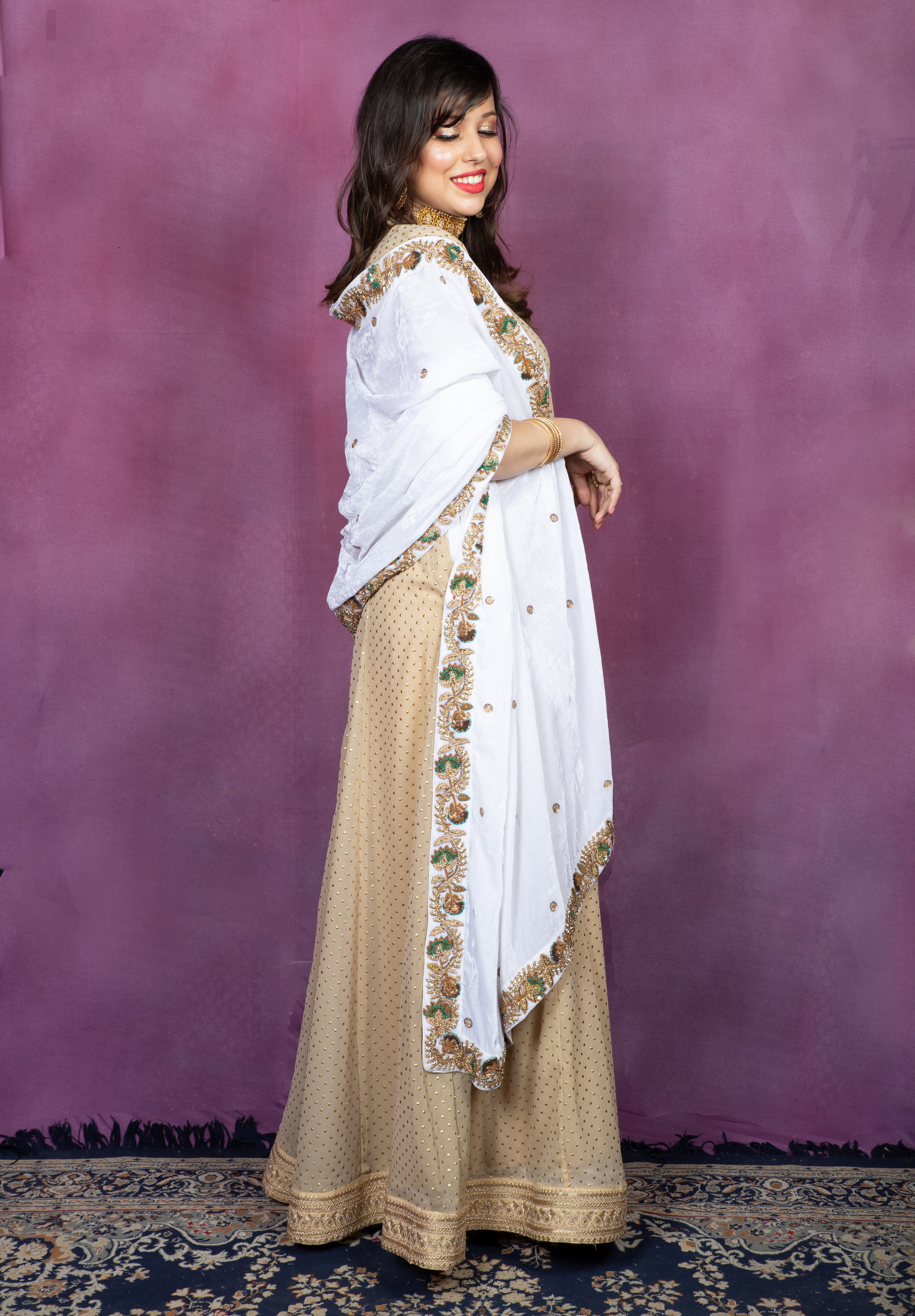 Bahaar Bel - White Velvet Shawl