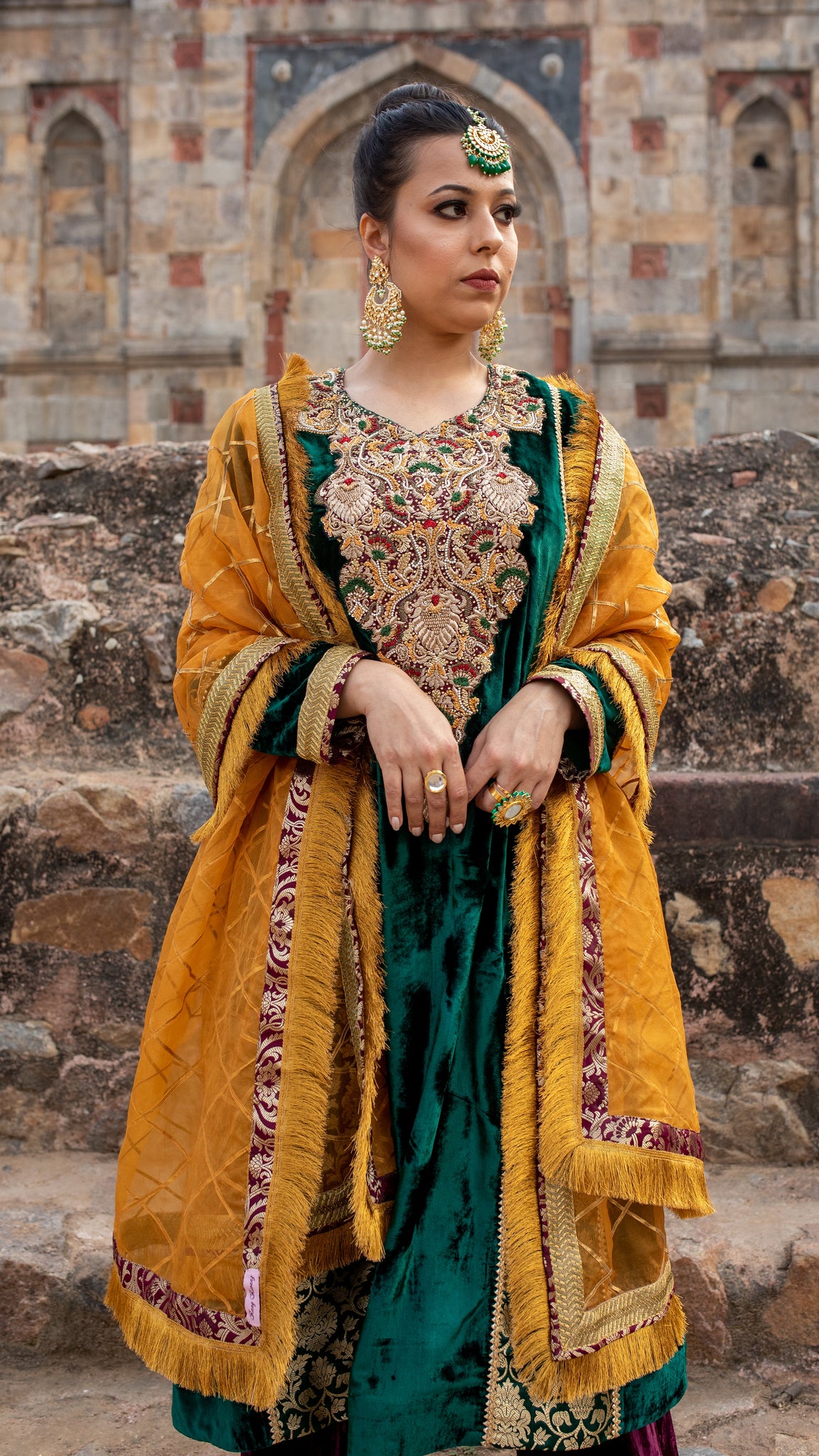 Persian Yoke - Green Silk Velvet Suit Rang Riwaaz Persian Yoke - Green Silk Velvet Suit Rang Riwaaz